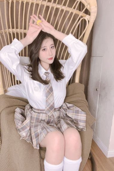 年轻女秘书